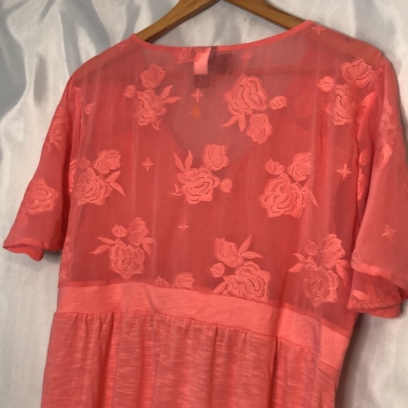 TORRID Short Sleeve Floral Lace Coral Top Size 0 (M) - Picture 7 of 11